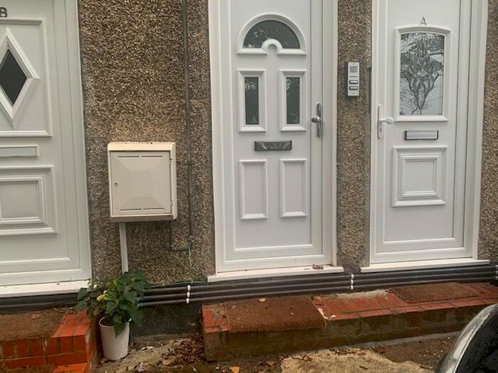 2 Bedroom Flat To Rent In The Avenue, Coulsdon, Surrey, CR5