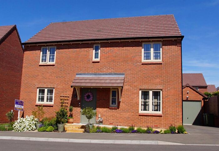 4 Bedroom Detached House For Sale In Blossom Close, Lutterworth, LE17