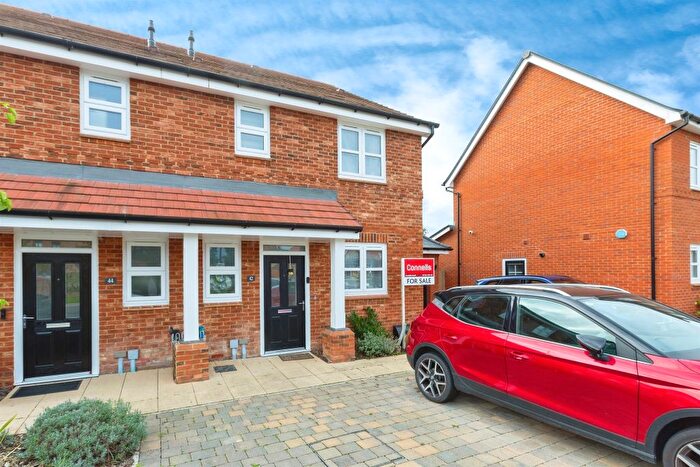 3 Bedroom Semi-Detached House For Sale In Empress Drive, Wallingford, OX10