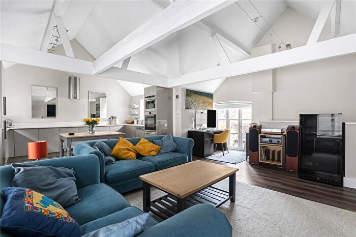 2 Bedroom Terraced House For Sale In New Street, RG9