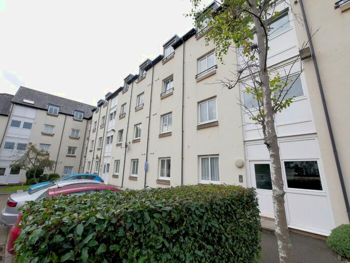 2 Bedroom Flat To Rent In Waverley Park, Abbeyhill, Edinburgh, EH8