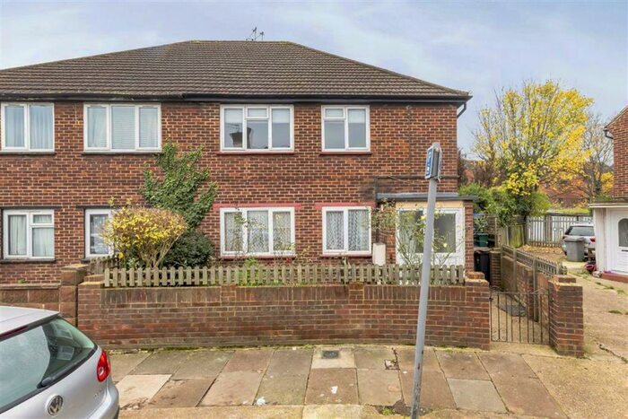 3 Bedroom Flat To Rent In Gresham Road, Neasden, NW10