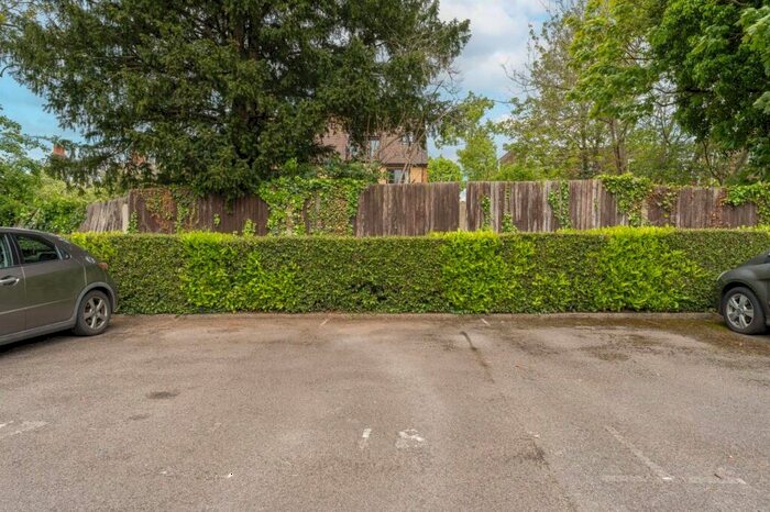 2 Bedroom Apartment To Rent In Overton Road, Sutton, SM2