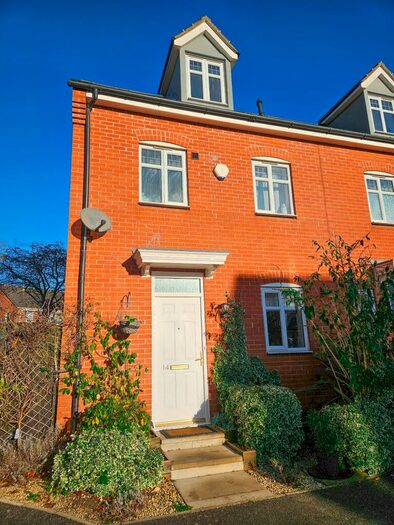3 Bedroom Town House To Rent In Kirkstall Close, Lincoln, LN2