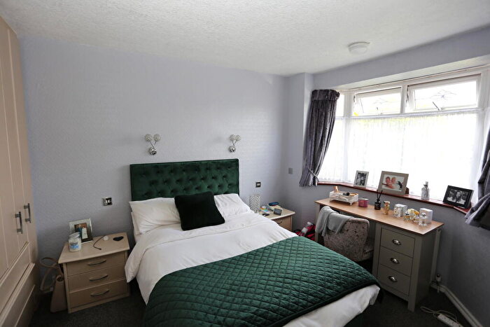 2 Bedroom Detached Bungalow For Sale In The Crescent, Earley, Reading, RG6