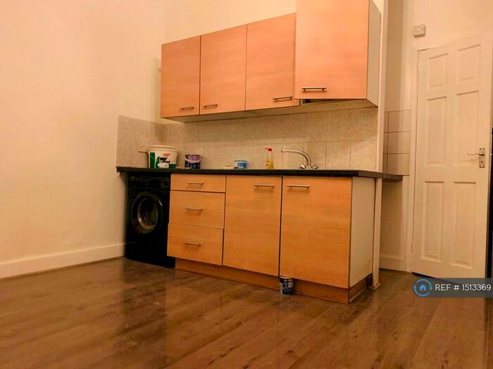 Studio To Rent In Romford Road, London, E12