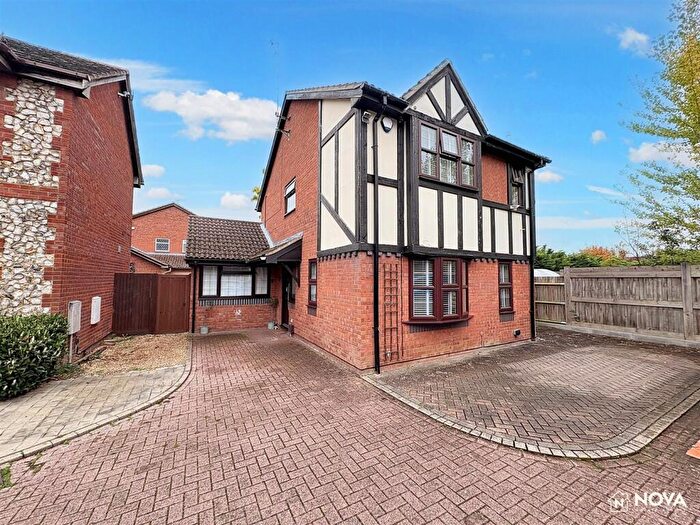 3 Bedroom Detached House For Sale In The Magpies, Luton, LU2