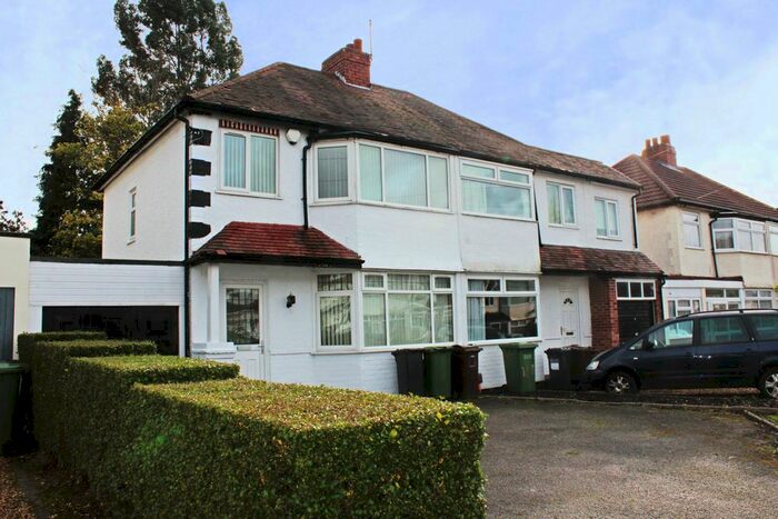 3 Bedroom Semi-Detached House To Rent In Yoxall Road, Shirley, Solihull, West Midlands B90