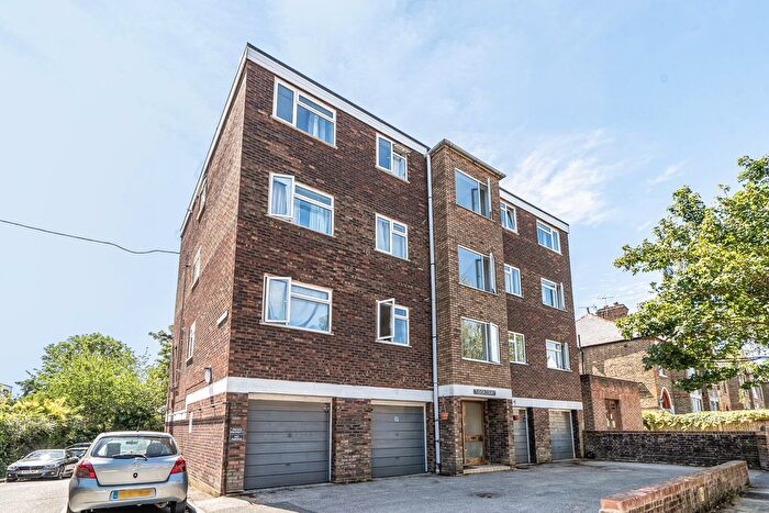2 Bedroom Flat For Sale In Amherst Road, London, W13