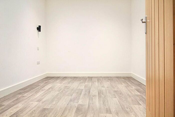 1 Bedroom Flat To Rent In Wrotham Road, Meopham, Gravesend, DA13
