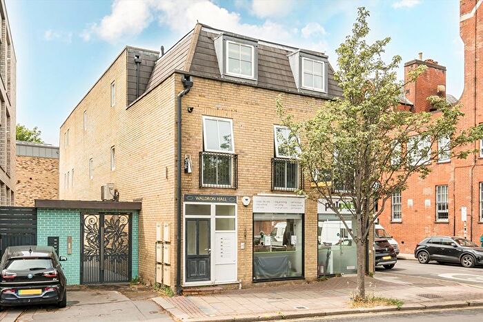 2 Bedroom Flat To Rent In Garratt Lane, Earlsfield, SW17