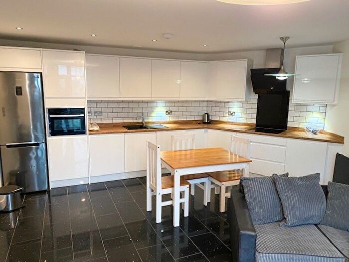 2 Bedroom Flat To Rent In Bute Terrace, Cardiff, CF10