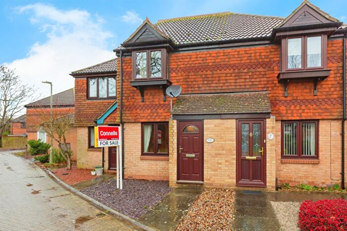 2 Bedroom Terraced House For Sale In Washford Glen, Didcot, OX11