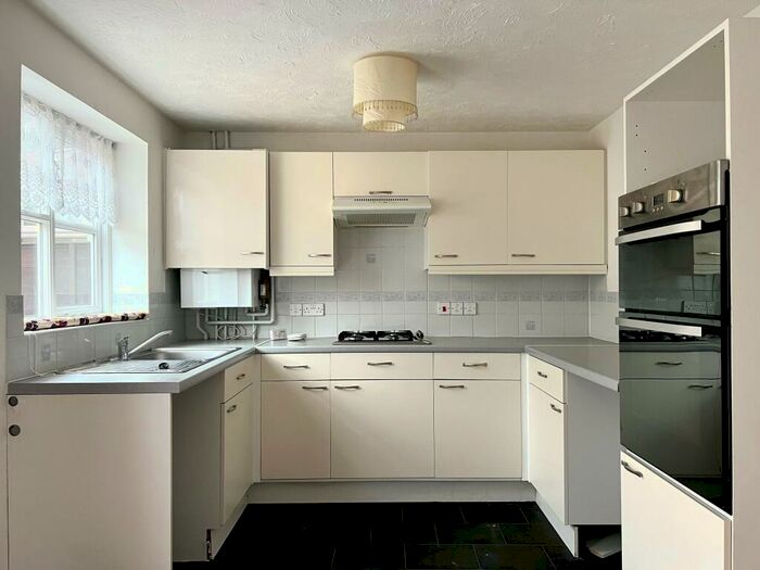 3 Bedroom House To Rent In Rosetta Drive, East Cowes, PO32