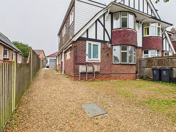 2 Bedroom Flat To Rent In Elm Drive, Hove, East Sussex, BN3