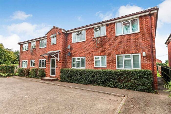 1 Bedroom Apartment For Sale In Paxton Avenue, Slough, SL1