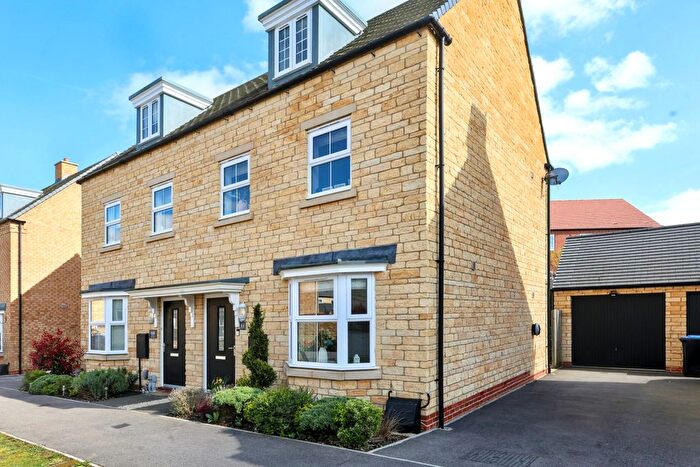 3 Bedroom Semi Detached House For Sale In Heron Drive, Witney, OX28