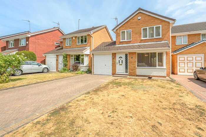 3 Bedroom House For Sale In Swin Forge Way, Swindon, DY3