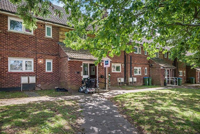1 Bedroom Apartment For Sale In Strongbow Crescent, London, SE9