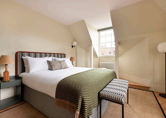 2 Bedroom Flat To Rent In Harley Street, South Marylebone, W1G