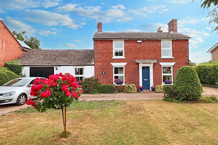 4 Bedroom Detached House For Sale In The Street, Blundeston, Lowestoft, NR32