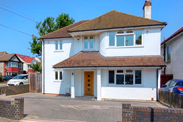 4 Bedroom Detached House To Rent In Van Dyck Avenue, New Malden, KT3