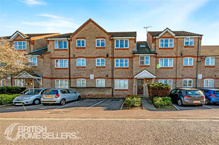 2 Bedroom Apartment For Sale In Hilda Wharf, Aylesbury, Buckinghamshire, HP20