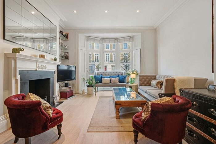 2 Bedroom Flat To Rent In Gunter Grove, Chelsea, SW10