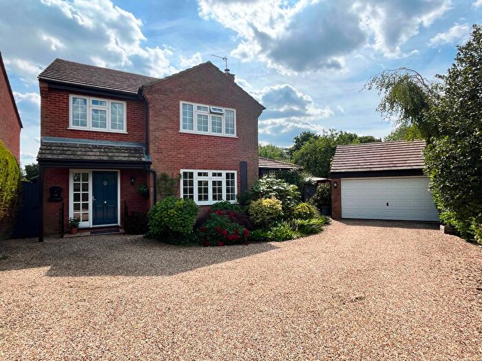 4 Bedroom Detached House For Sale In Cornerways, B Kilpin Green, Newport Pagnell, MK16