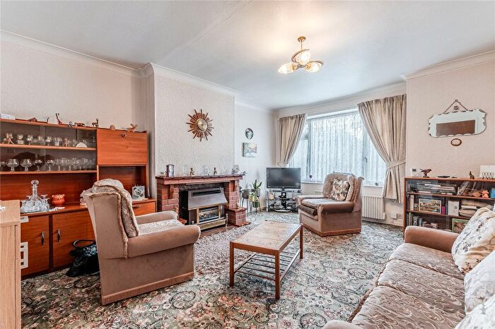 3 Bedroom Town House For Sale In Aston Grove, Leeds, West Yorkshire, LS13