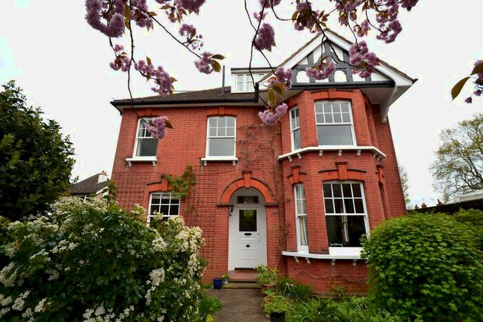 6 Bedroom Property To Rent In Blenheim Road, St Albans, Herts, AL1