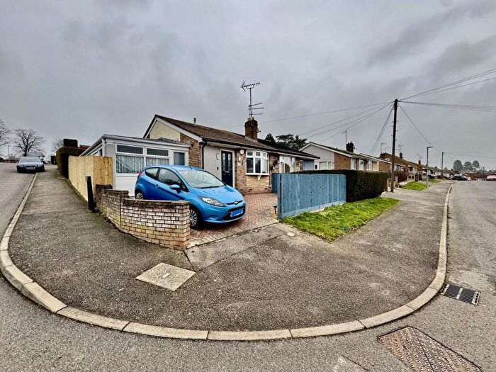 2 Bedroom Bungalow For Sale In Ashfield Avenue, Raunds, Wellingborough, NN9