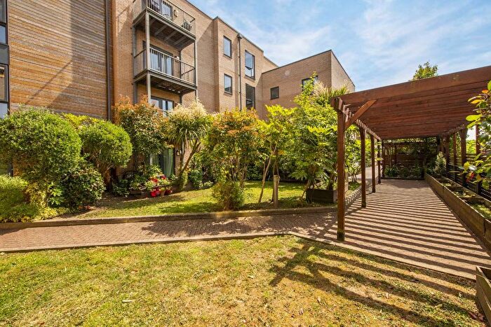 3 Bedroom Flat For Sale In Mornington Close, London, NW9