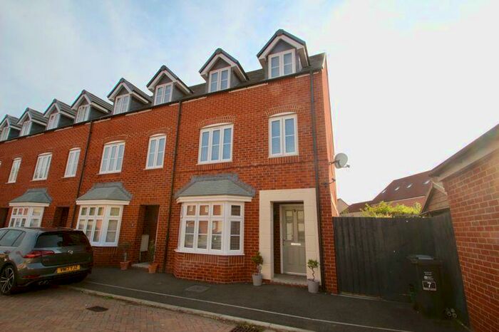 4 Bedroom House To Rent In Walton Close, Glastonbury, BA6