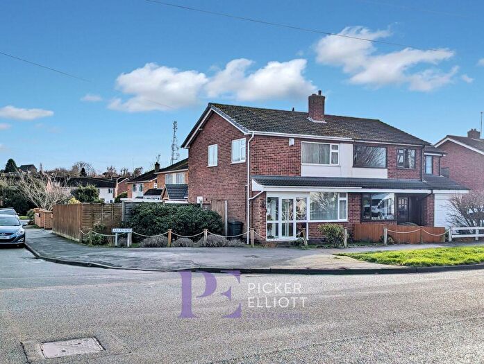 3 Bedroom Semi-Detached House For Sale In Outlands Drive, Hinckley, LE10