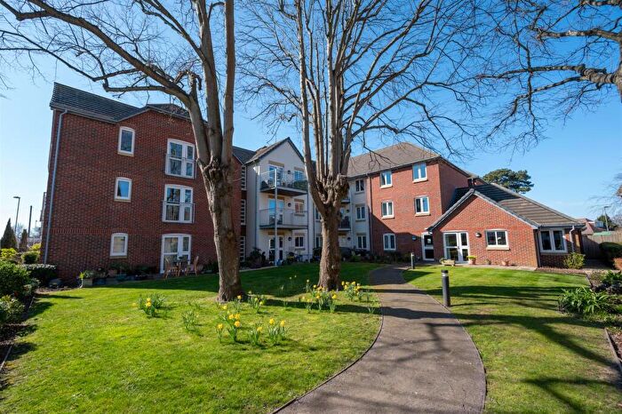 2 Bedroom Flat For Sale In St. Marys Road, Hayling Island, PO11