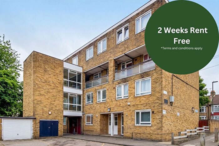 3 Bedroom Maisonette To Rent In Polecroft Lane, London, SE6