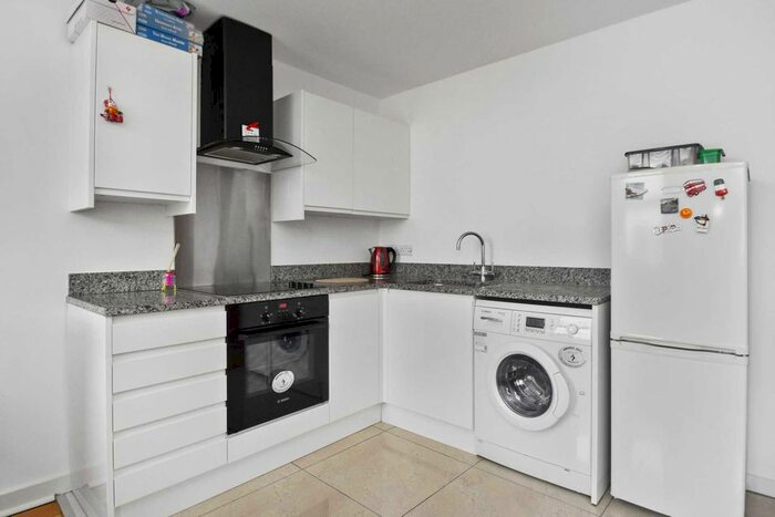 1 Bedroom Flat To Rent In Uxbridge Road, Shepherds Bush, London, W12