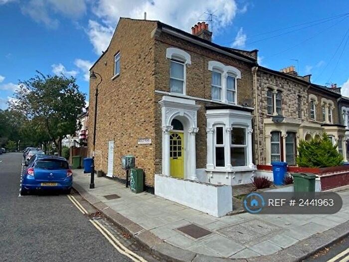1 Bedroom Flat To Rent In Gowlett Road, London, SE15