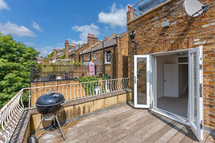 2 Bedroom Flat To Rent In Savernake Road, London, NW3