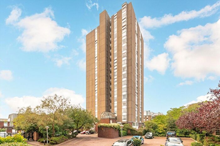 2 Bedroom Flat To Rent In Bramlands Close, Battersea, SW11