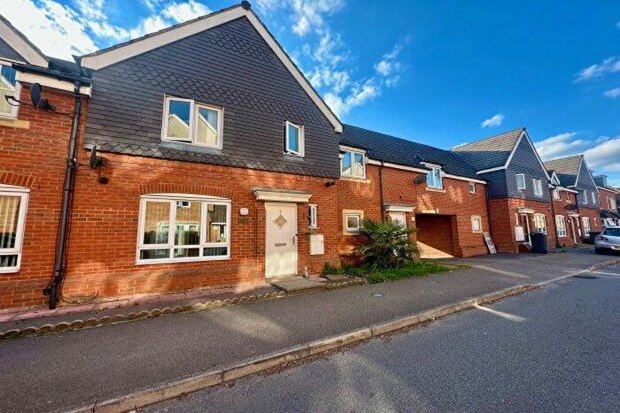3 Bedroom Terraced House To Rent In Crowe Road, Bedford, MK40