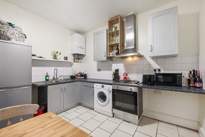 2 Bedroom Flat To Rent In Kingwood Road, London, SW6