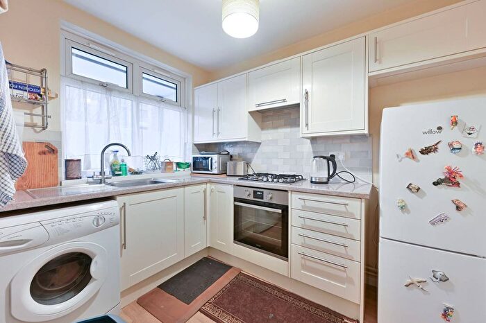 1 Bedroom Flat To Rent In Silchester Road, Ladbroke Grove, London, W10