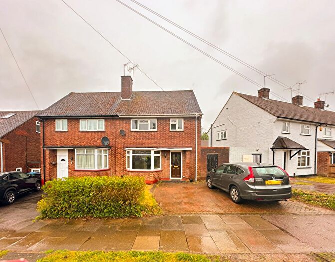 3 Bedroom Semi-Detached House To Rent In Sheepcot Lane, Watford, WD25