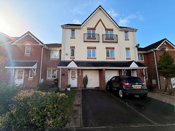 3 Bedroom Semi Detached House For Sale In Johnson Road, Emersons Green, Bristol, BS16