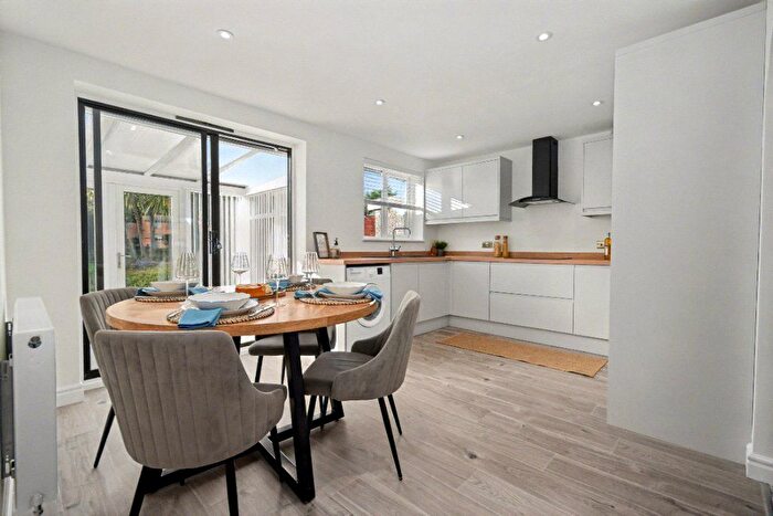 2 Bedroom Bungalow For Sale In Woodmoor Rise, Crigglestone, Wakefield, West Yorkshire, WF4