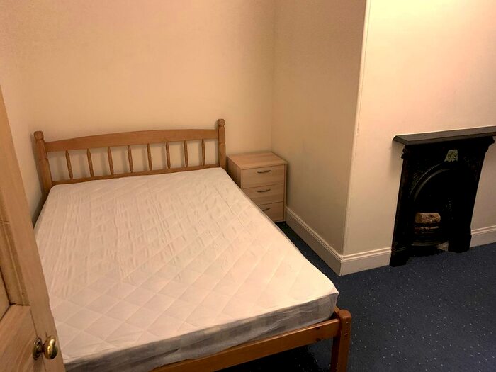 2 Bedroom Flat To Rent In Bruntsfield Place, Edinburgh, EH10