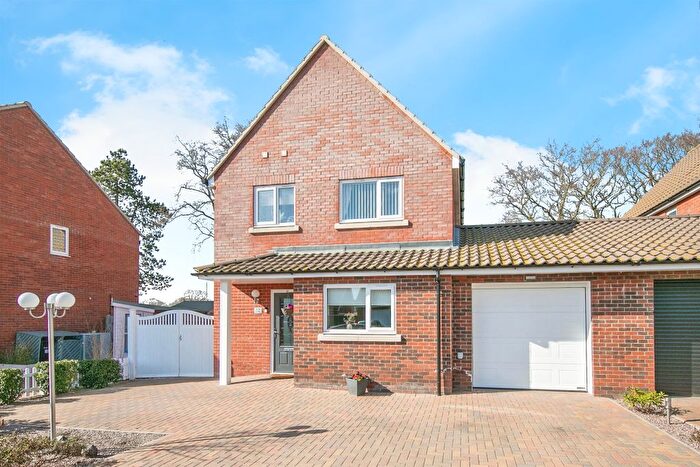 3 Bedroom Detached House For Sale In The Oaks, Great Oakley, Harwich, CO12