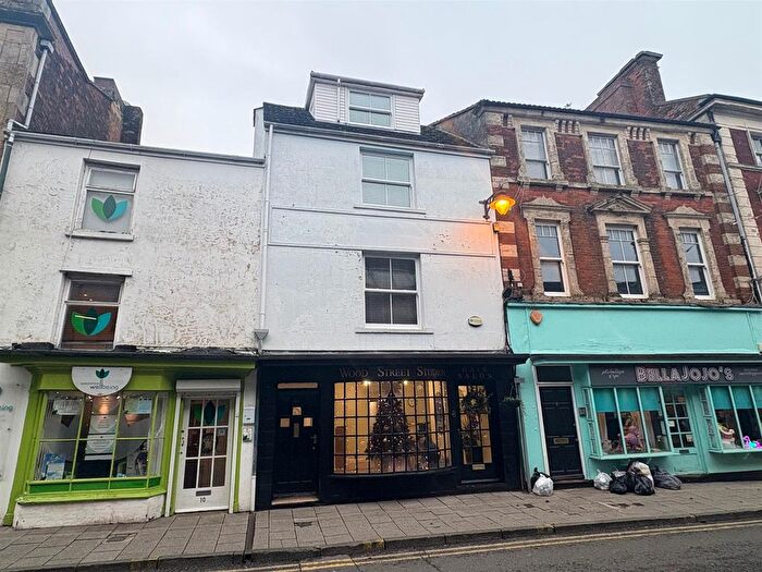 2 Bedroom Flat To Rent In Wood Street, Swindon, SN1